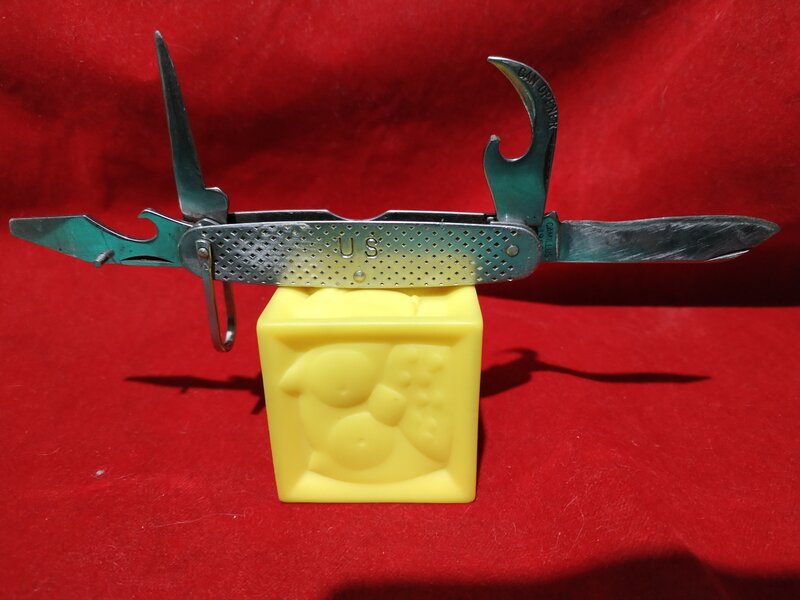 Briceag U.S. Camillus, an 1969, folosit de trupele americane in Vietnam