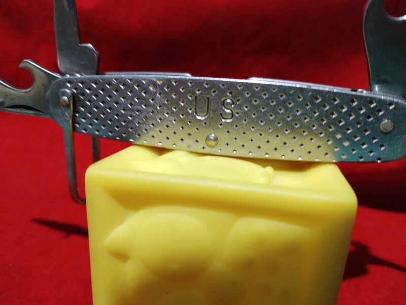 Briceag U.S. Camillus, an 1969, folosit de trupele americane in Vietnam