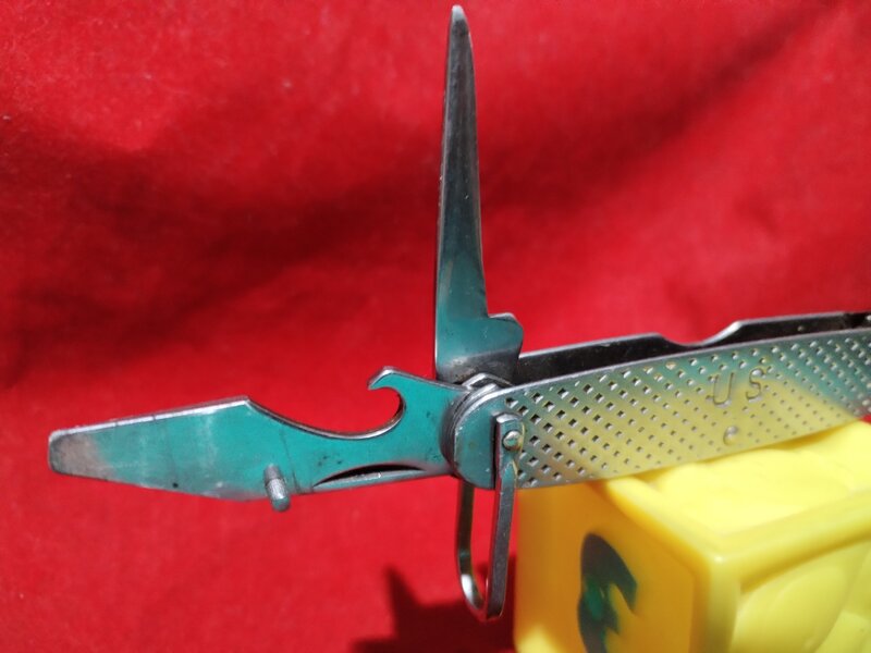 Briceag U.S. Camillus, an 1969, folosit de trupele americane in Vietnam