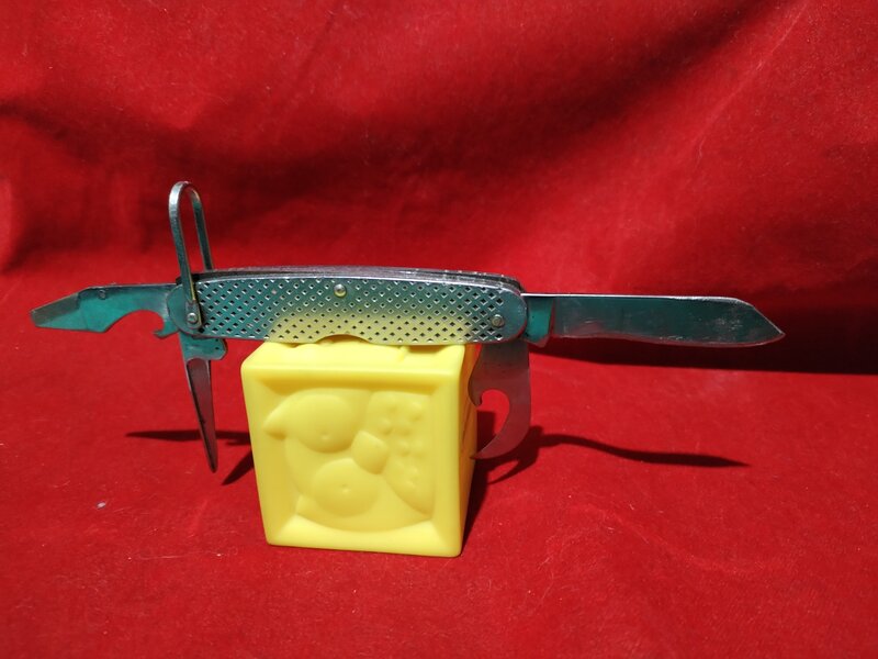 Briceag U.S. Camillus, an 1969, folosit de trupele americane in Vietnam