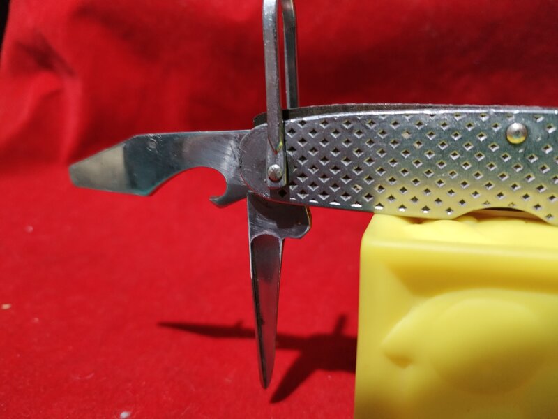 Briceag U.S. Camillus, an 1969, folosit de trupele americane in Vietnam